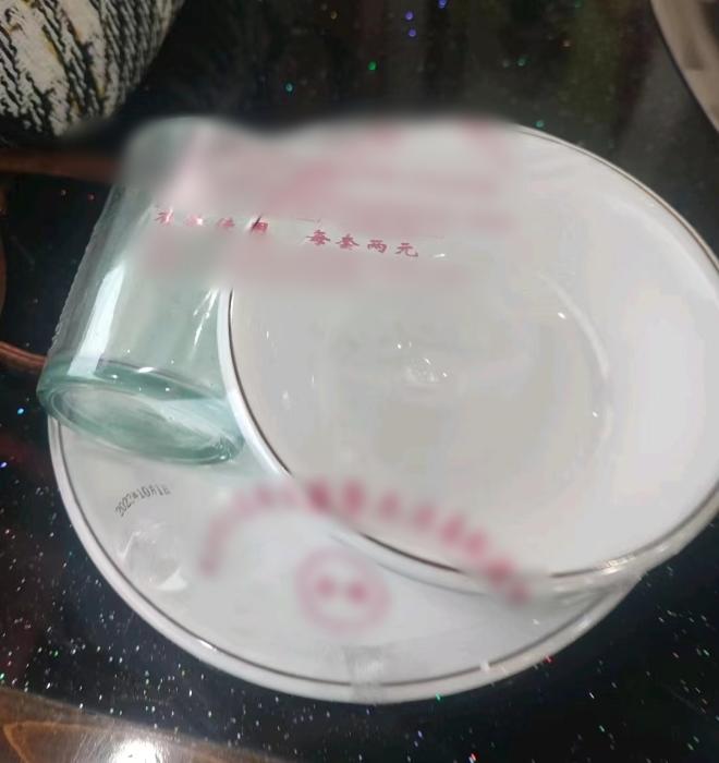 薇薇使用的餐具。