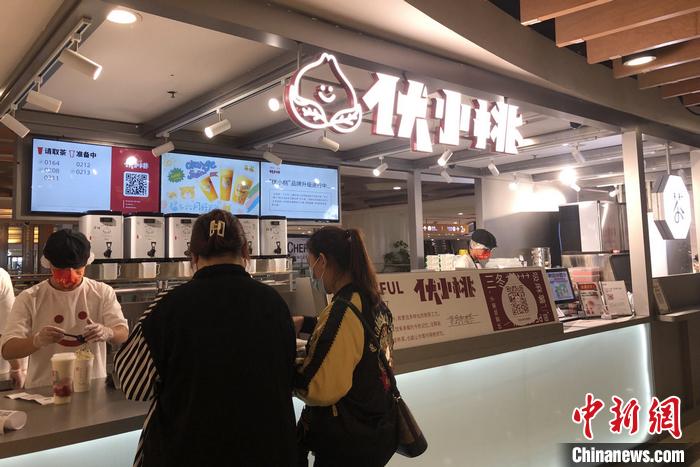 2021年，北京刚开业不久的一家伏小桃门店。 <a target='_blank' href='/' >中新网</a> 左宇坤 摄